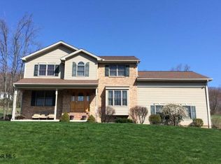 216 Castle Farms Rd, Altoona, PA 16601