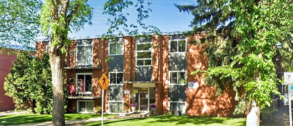 Birch Manor - 310 Clarence Avenue South — Photo 1