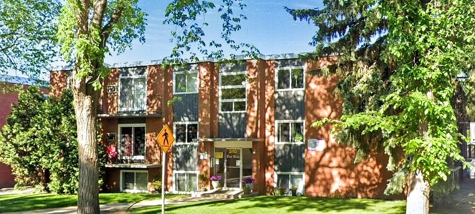 310 Clarence Ave S
