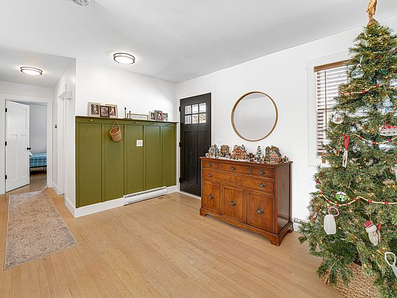 3rd image of 11 Lillian Ln