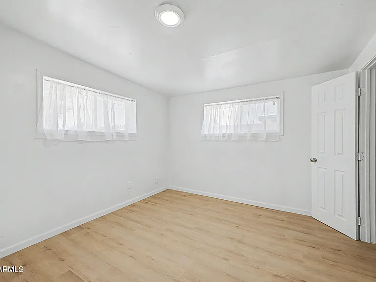 2038 E Lemon St — Photo 12