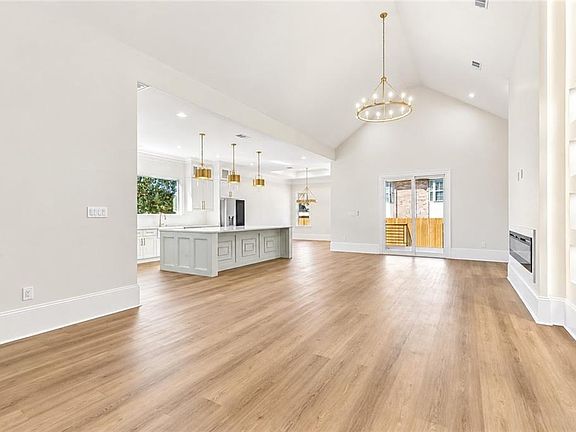 4th image of 1400 Green St
