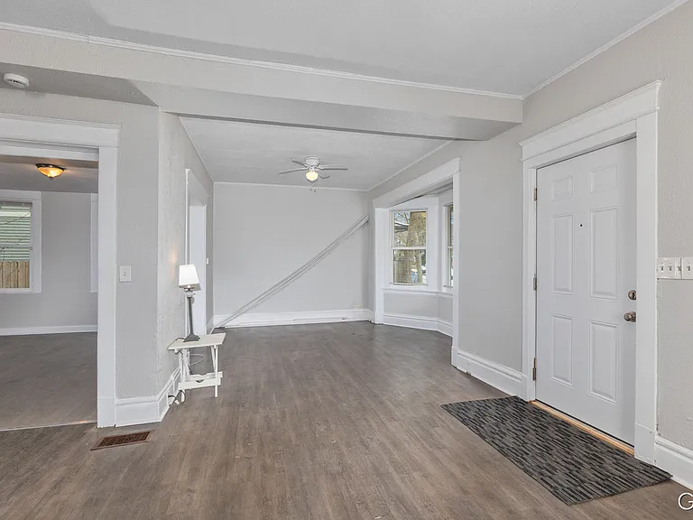 835 Bates St SE — Photo 9