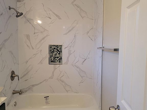 5th image of 2421 Karen Dr APT 3