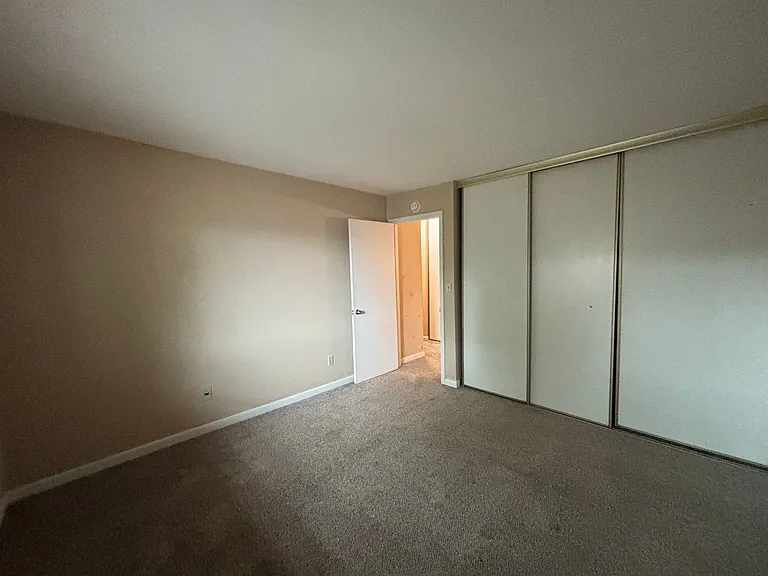 1721 Donlee Dr — Photo 11