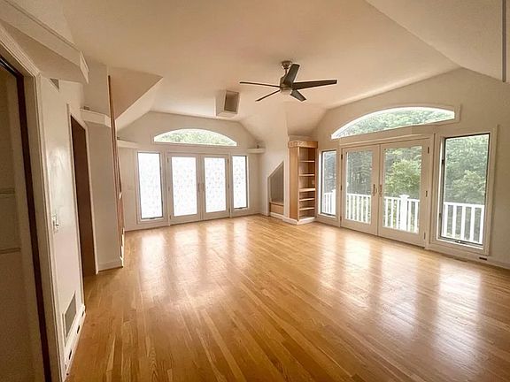 4th image of 33 Winston Rd #1