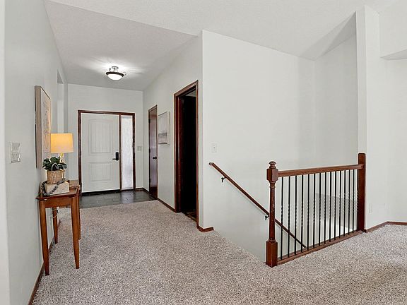 4th image of 605 W Point Cir