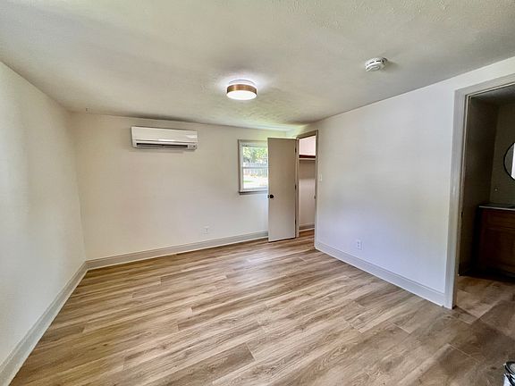 4th image of 3227 Avondale Ave