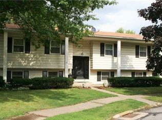 104 Briar Lake Dr, Elyria, OH