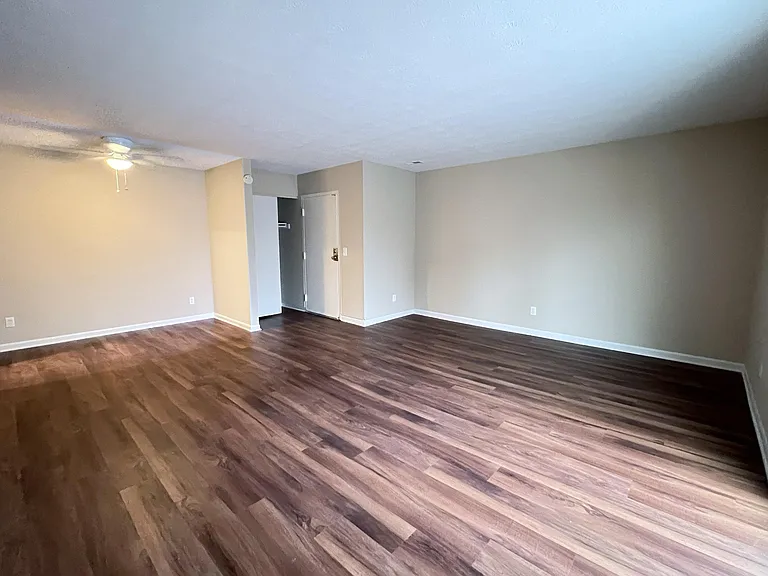 Crown Crossing Apartments — Photo 82