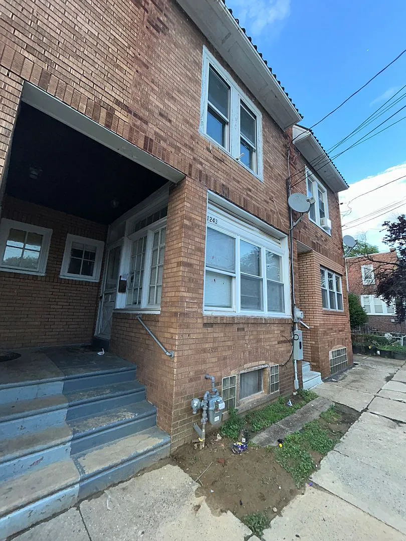 1243 Dayton St — Photo 3