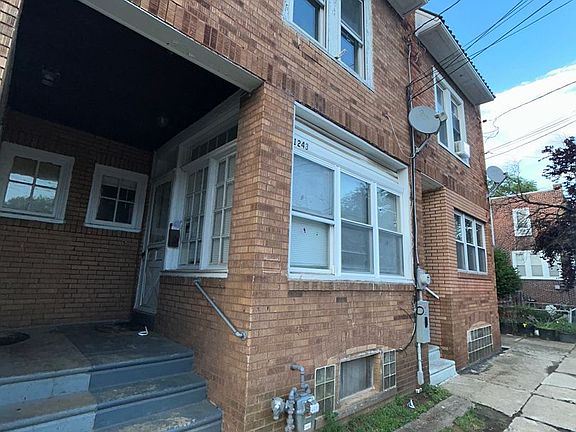 3rd image of 1243 Dayton St