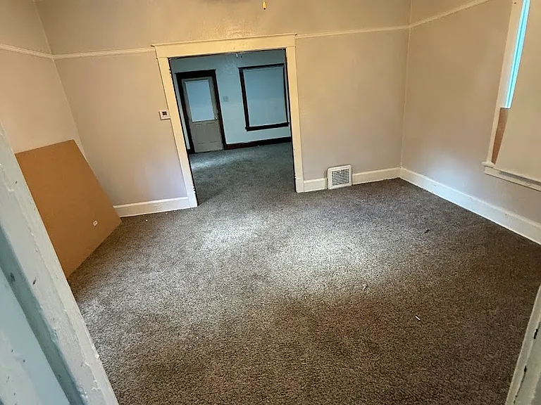 441 Knox St — Photo 3