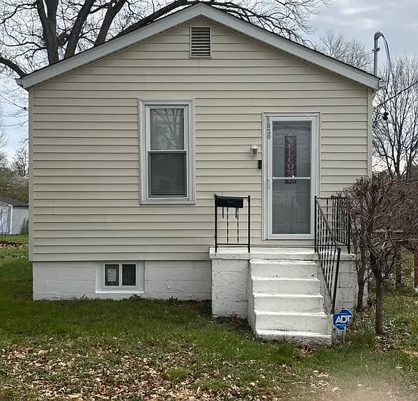 1820 Spencer Ave — Photo 1