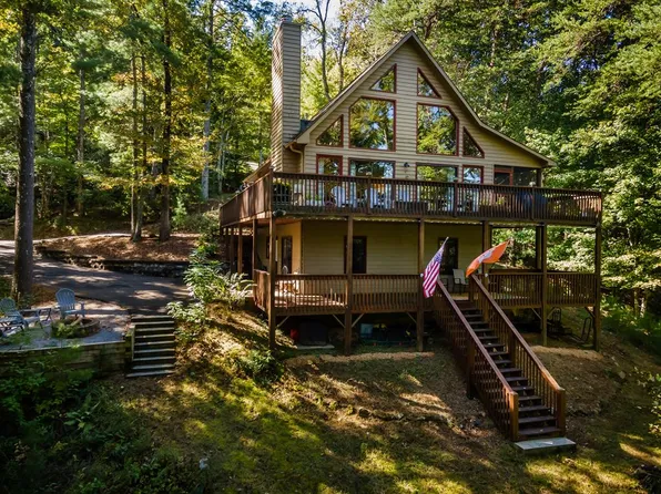 136 W Park Ct, Ellijay, GA 30536
