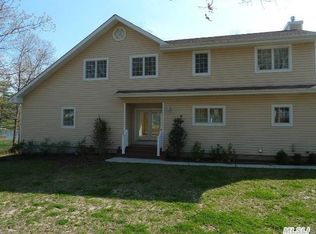 19 Lakeside Trl, Ridge, NY 11961