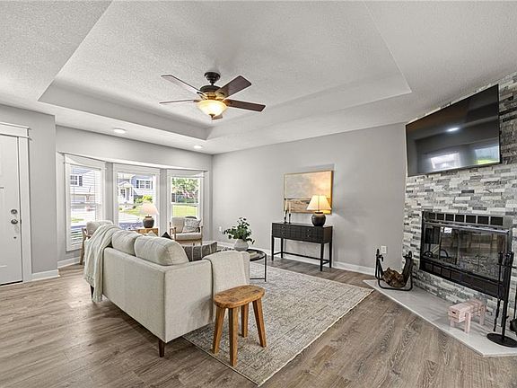 4th image of 800 Stone Brook Ln