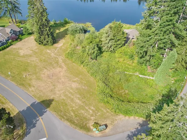 40 E Lakeshore Drive, Allyn, WA 98524