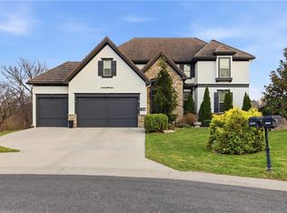 9014 Chestnut St, Lenexa, KS 66220