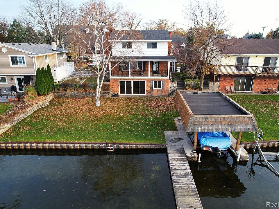 1st image of 74 Park Island Dr