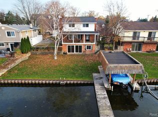 74 Park Island Dr, Lake Orion, MI 48362