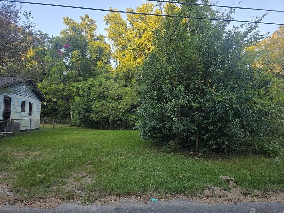 1st image of 830 N 32nd St