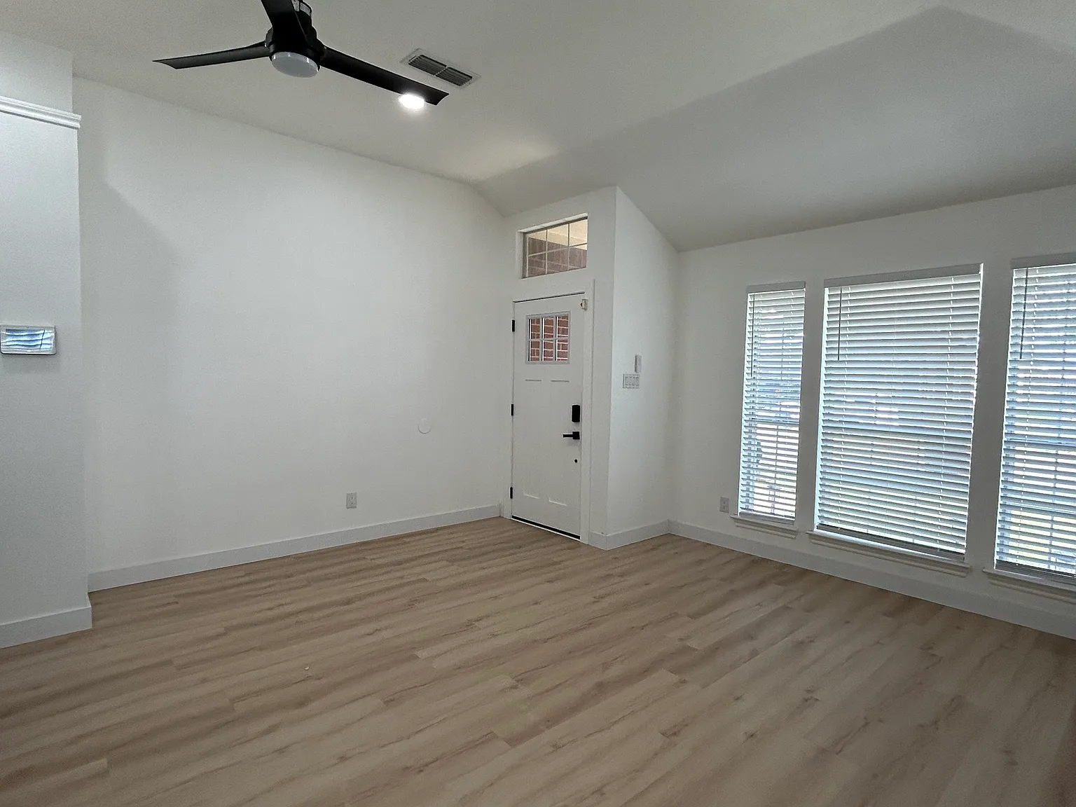 3 bed, 1752 sqft, $2,095 — Photo 3