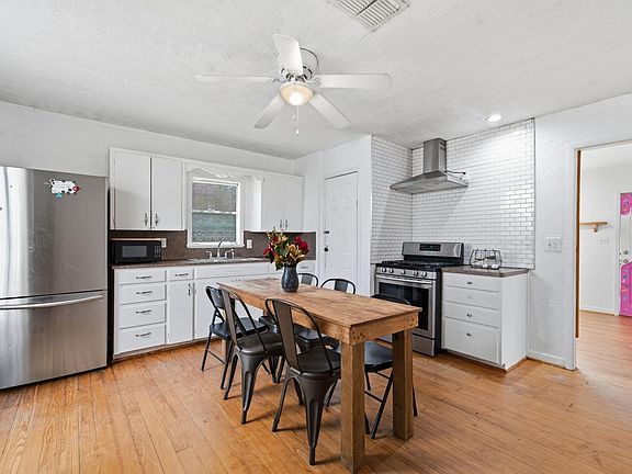 4th image of 807 Burleson St