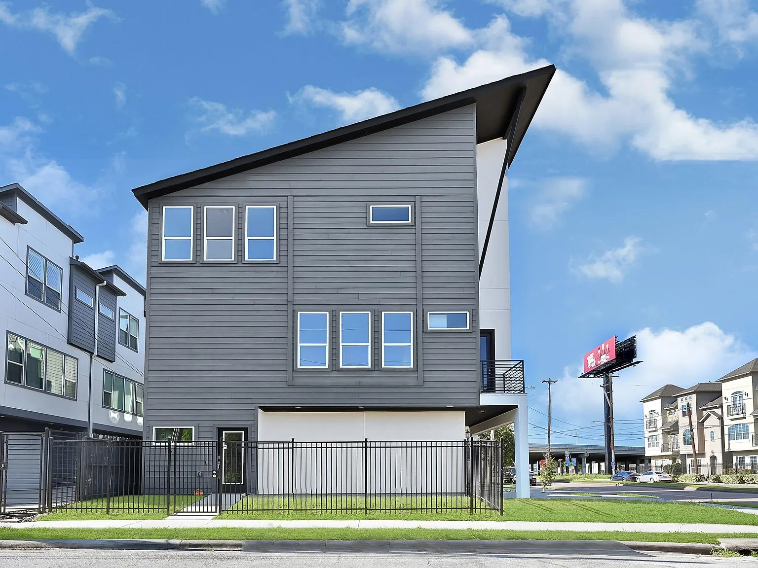 3 bed, 2.5 bath, 1720 sqft, $2,750 — Photo 3