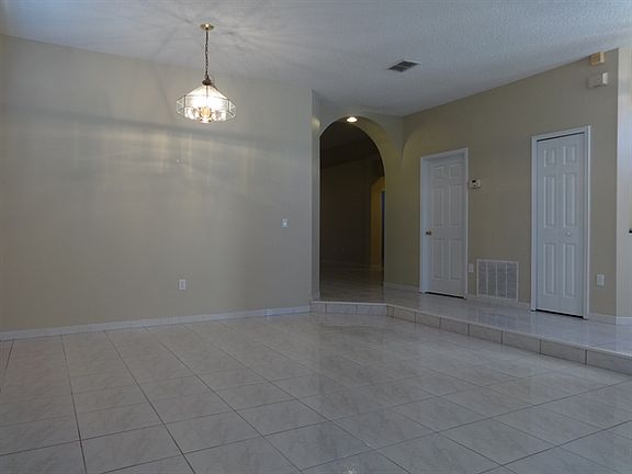5th image of 3120 Bellingham Dr