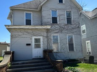 9 W Washington St, Freeport, IL 61032