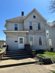 9 W Washington St, Freeport, IL, 61032