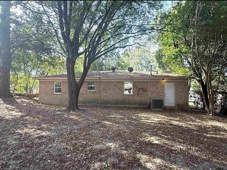 606 Walnut Cir — Photo 11