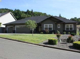 562 Oak Valley Loop, Winchester, OR 97495