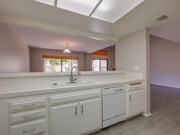 4th image of 2001 Wheelwright Ln