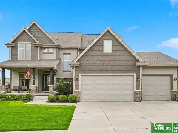 529 Devonshire Dr, Gretna, NE 68028