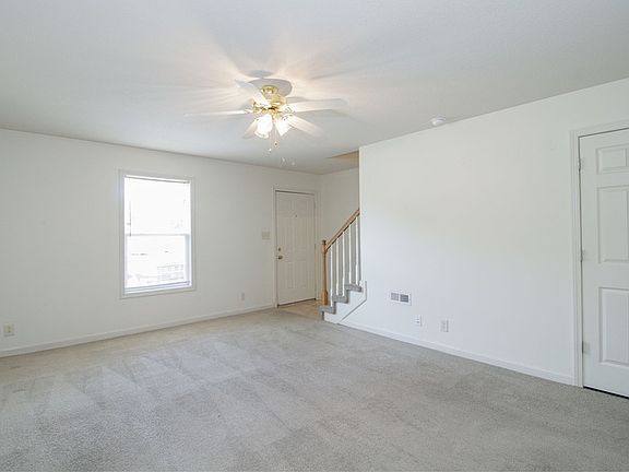 3rd image of 513D Peachers Ridge Rd