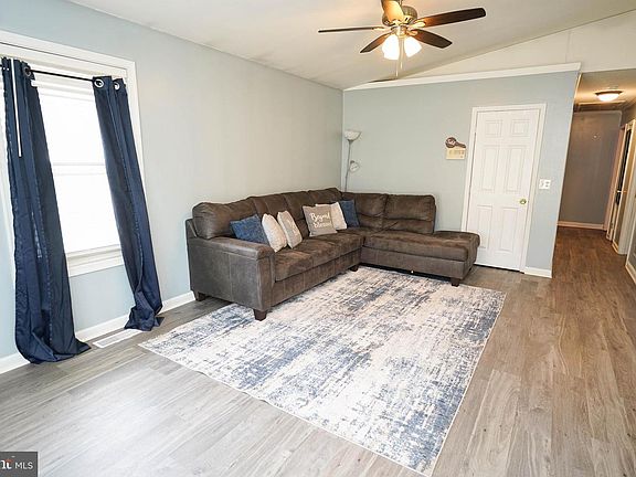 5th image of 704 Ebenezer Dr