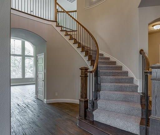 3rd image of 530 Gentry Dr