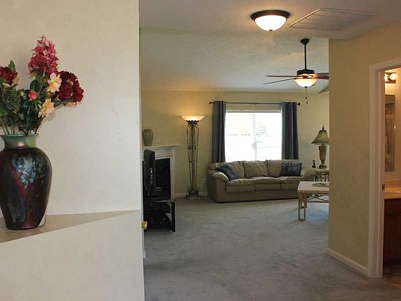 3rd image of 943 Nature Lake Cir