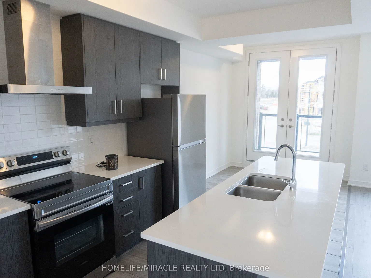 4 bed, $2,700 — Photo 2