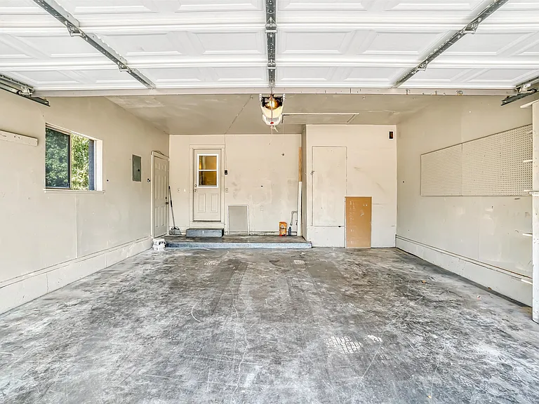 201 Cardinal Cir S — Photo 22