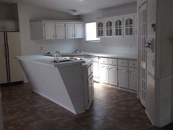 5th image of 225 Logan Dr