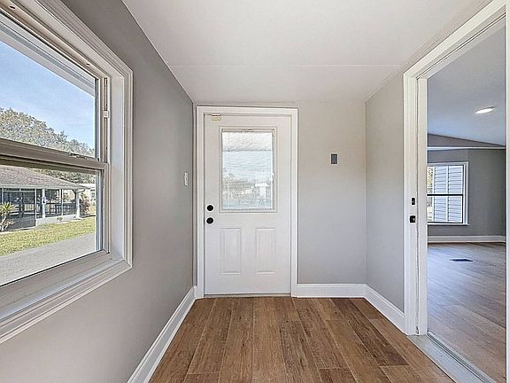 3rd image of 6 Beacon Ln