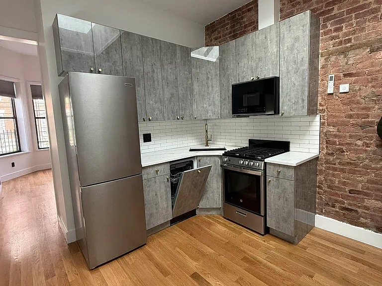 60-80 Catalpa Ave #2 — Photo 14