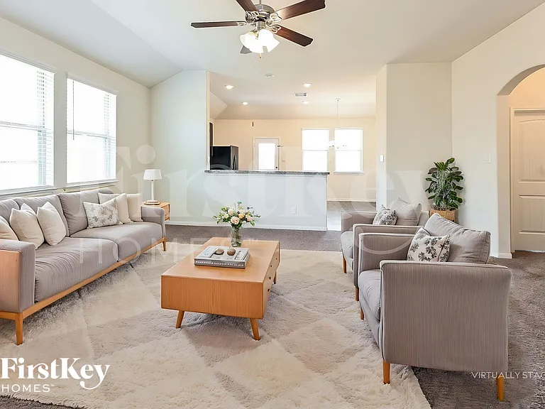 15809 Roberto Clemente Ct — Photo 3