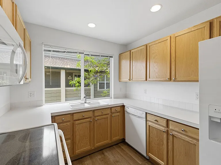 5225 White Willow Dr #L210 — Photo 6