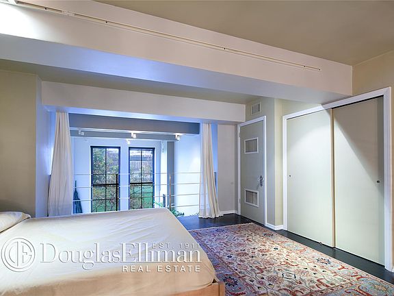 3rd image of 421 Hudson St APT 206