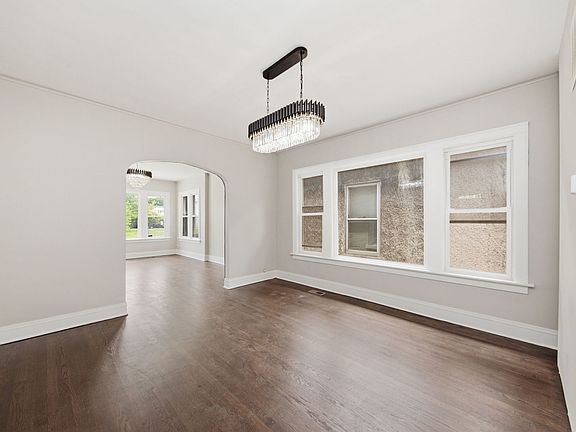5th image of 10742 S Prairie Ave