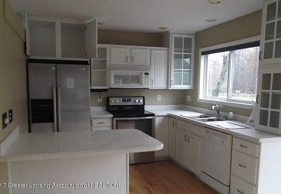 4th image of 605 N Oakland Dr